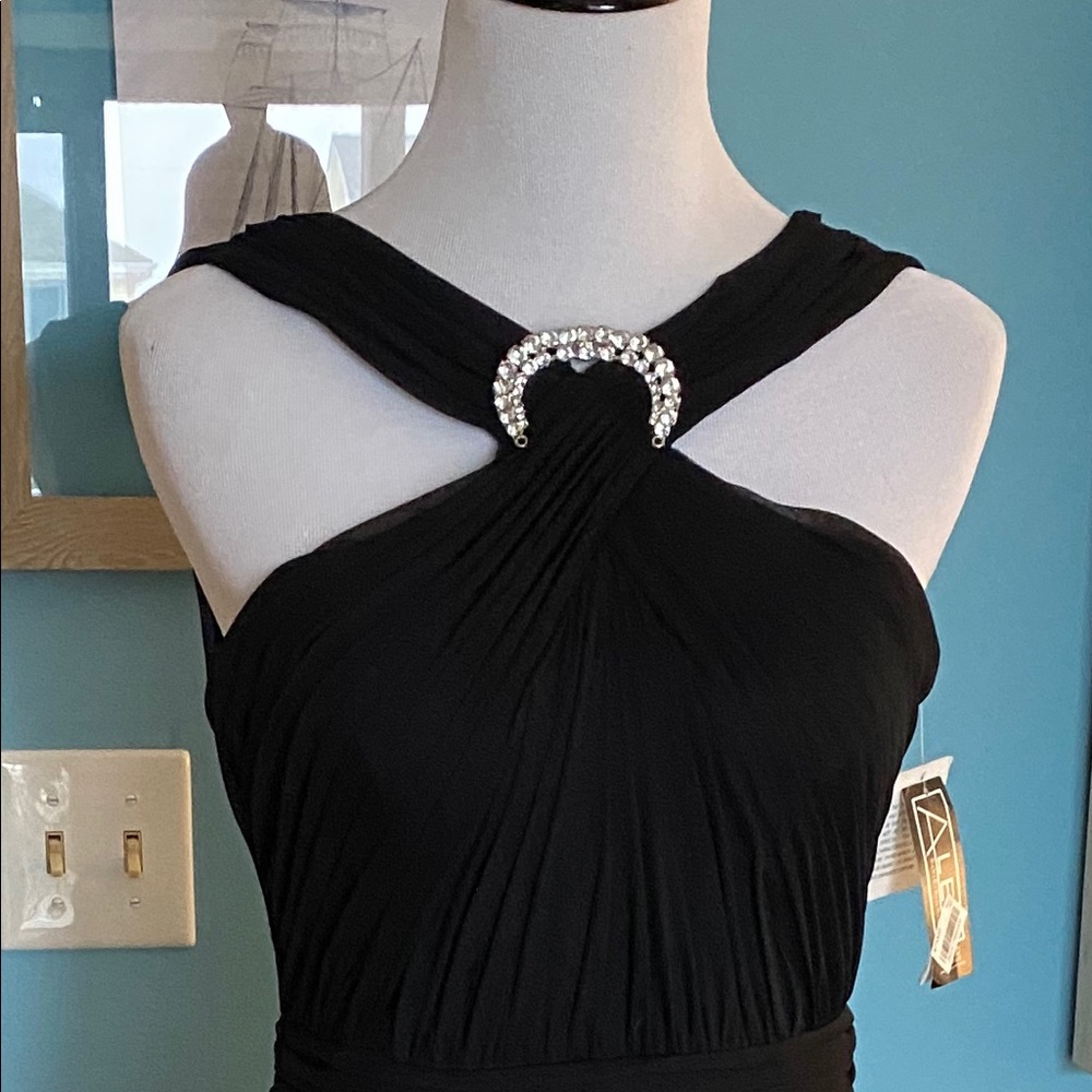 Full length formal gown... NWT.  Size US8